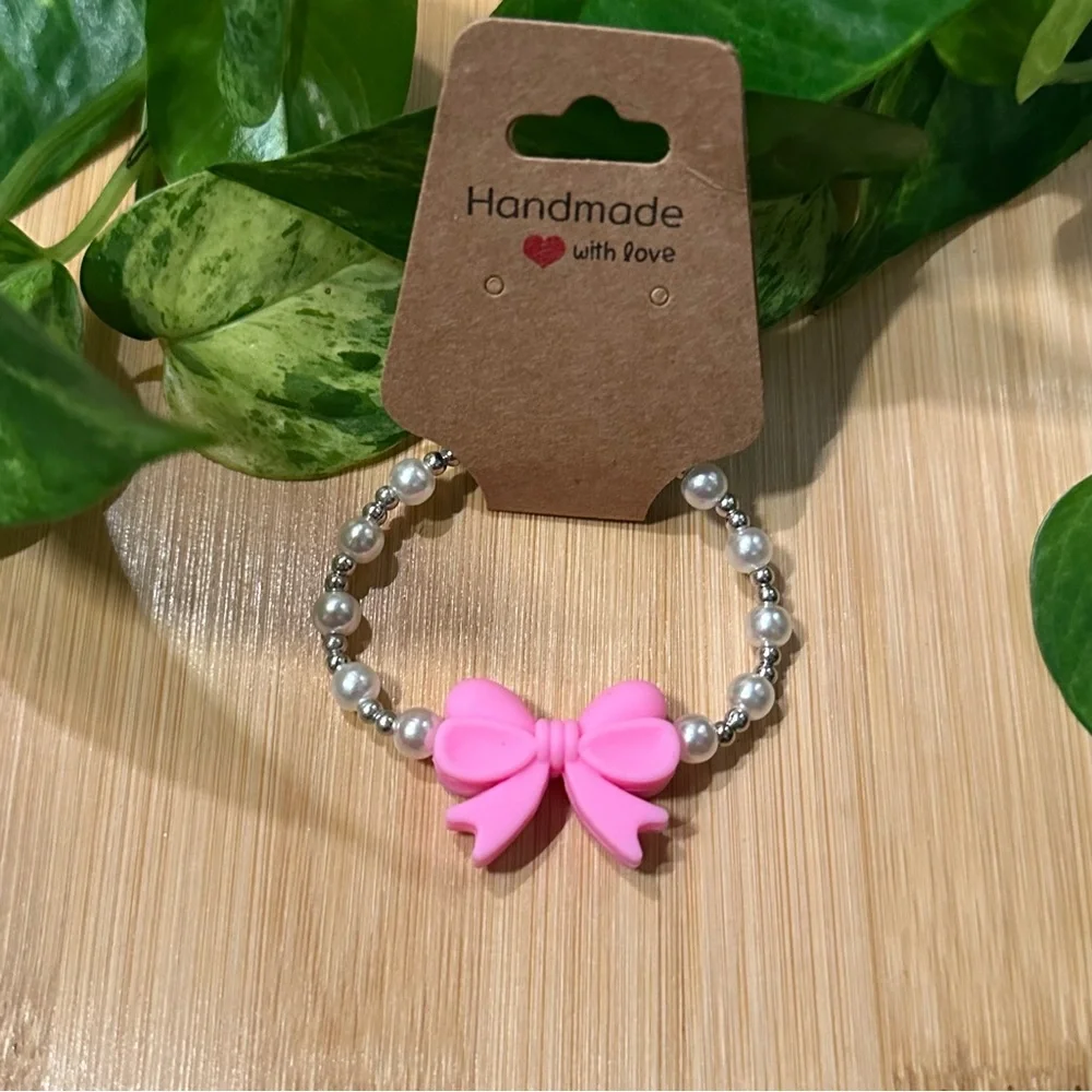 ✨Kids’ Pearl & Silver Stretchy Beaded Bracelet | Handmade | Silicone Bow Accent🎀